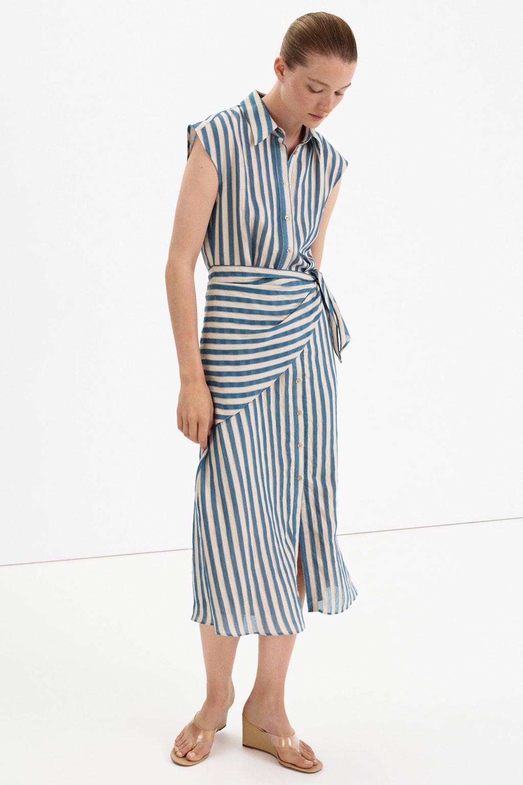 Blauw en ecru dames Mango gestreepte blousejurk van viscose met korte mouwen, klassieke kraag en knoopsluiting