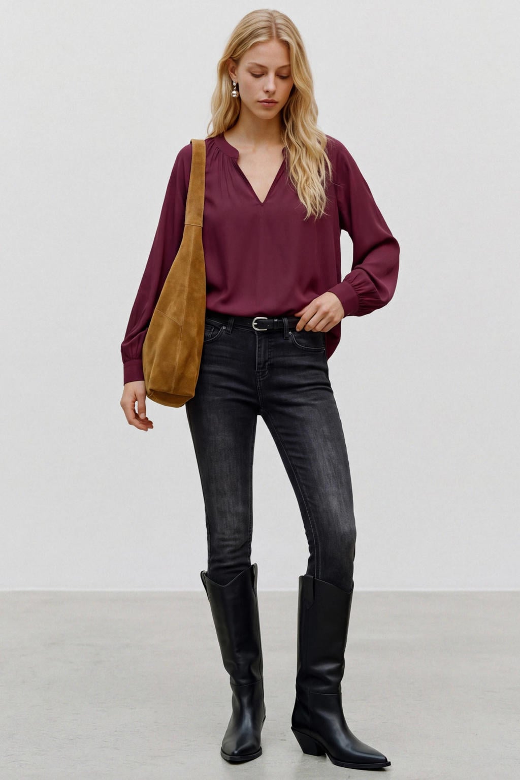 Donkerrode dames VERO MODA top van viscose met effen, lange mouwen, V-hals en geweven detail