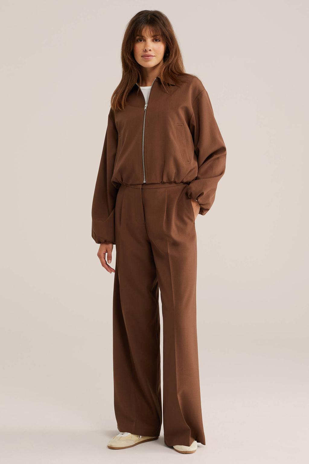 Bruine dames WE Fashion bomberjack van polyester met effen, lange mouwen en klassieke kraag