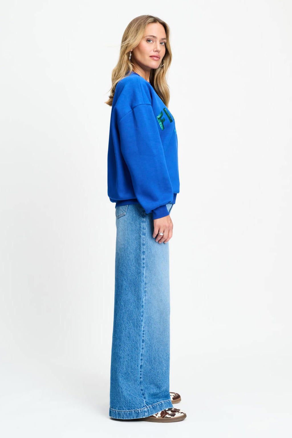 POM Amsterdam katoenen sweater met pailletten en tekst - blauw