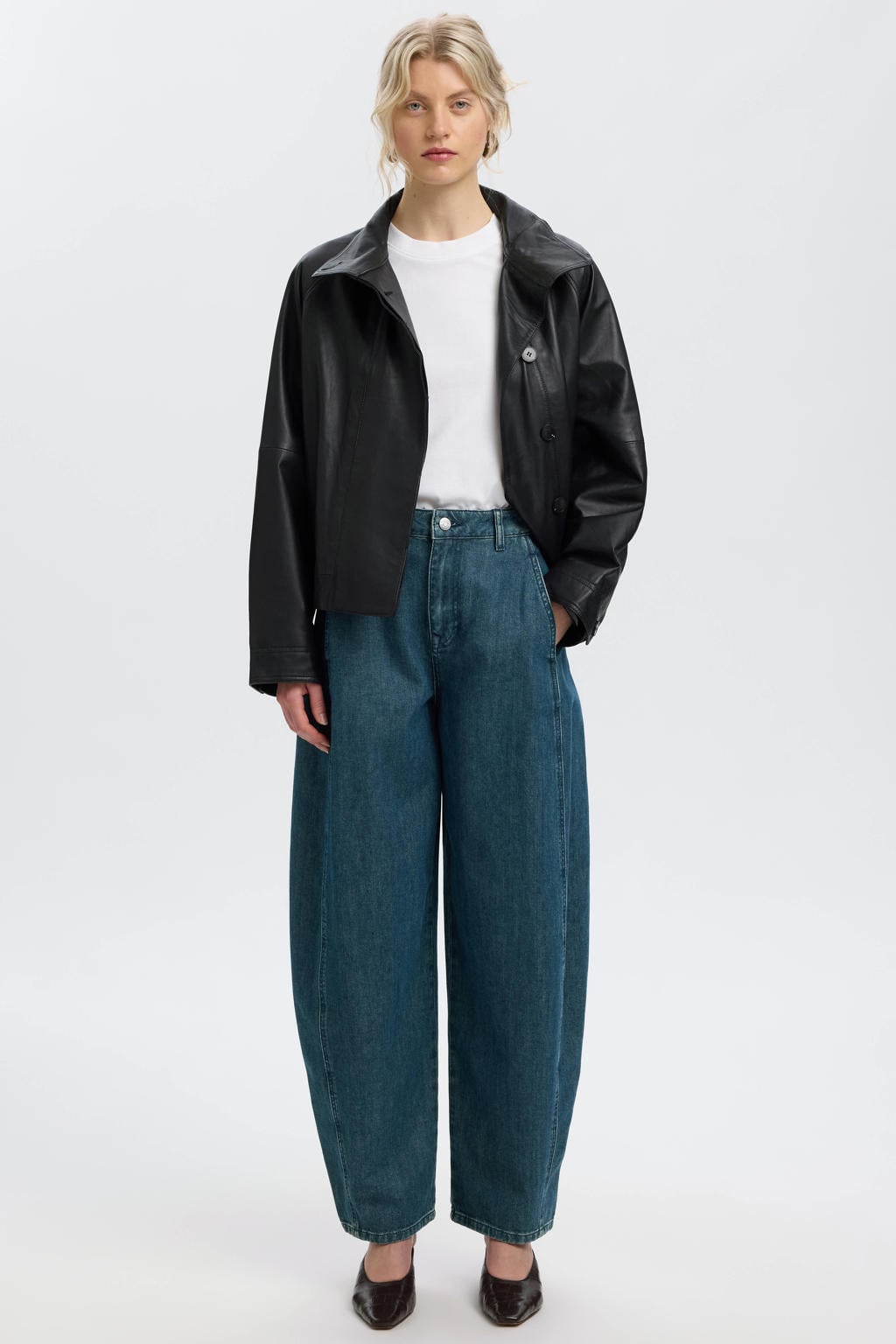 Medium blue denim dames Selected Women Slwbarrel Relaxed Bella Hw Jeans barrel jeans medium van denim met high waist, rits- en knoopsluiting en effen