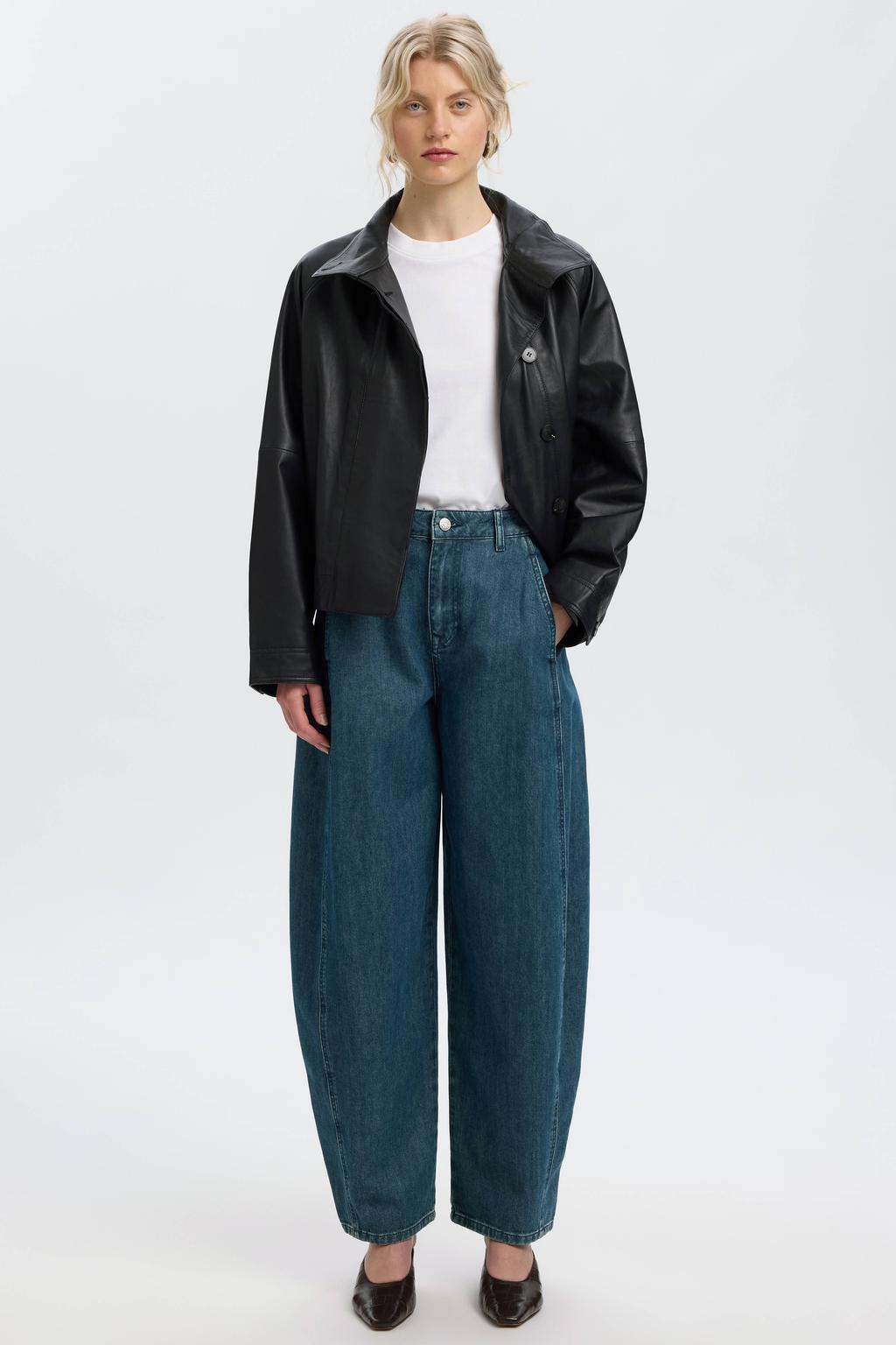 Medium blue denim dames Selected Women Slwbarrel Relaxed Bella Hw Jeans barrel jeans medium van denim met high waist, rits- en knoopsluiting en effen