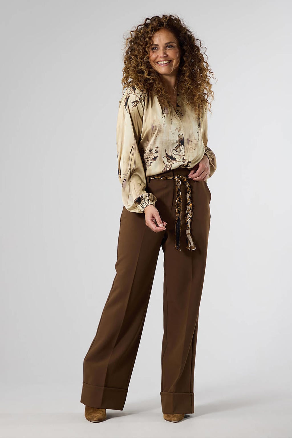 Beige en bruine dames LabeL DOT gebloemde top van polyester met lange mouwen en V-hals