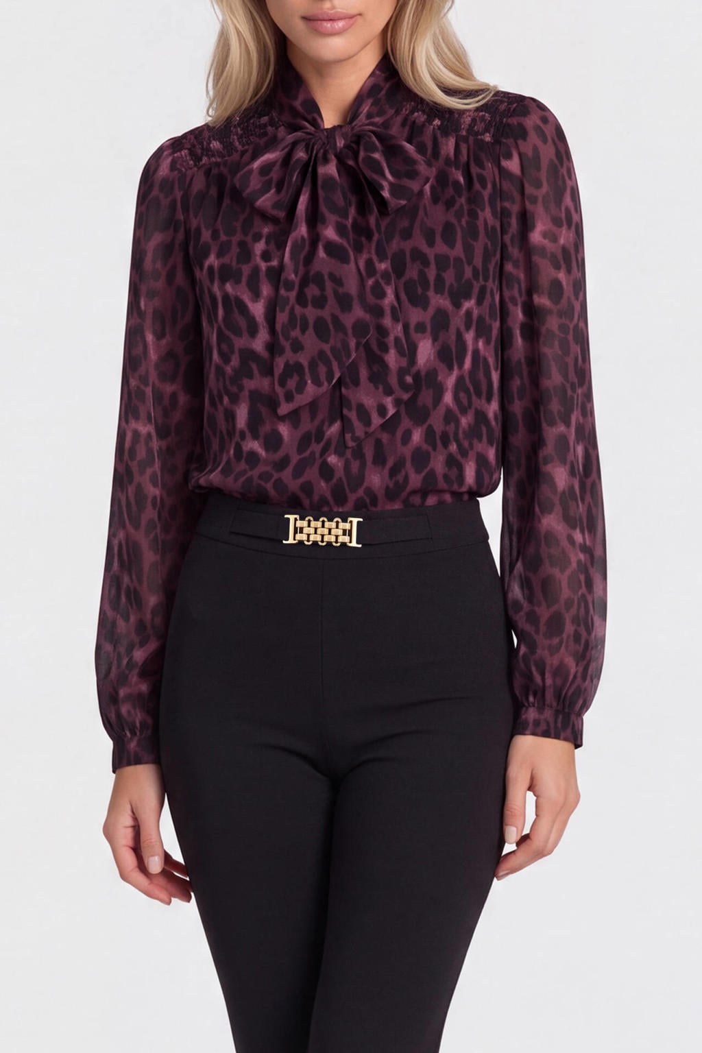 Donkerrode dames NIKKIE blouse van polyester met dierenprint, lange mouwen, strikkraag en knoopsluiting