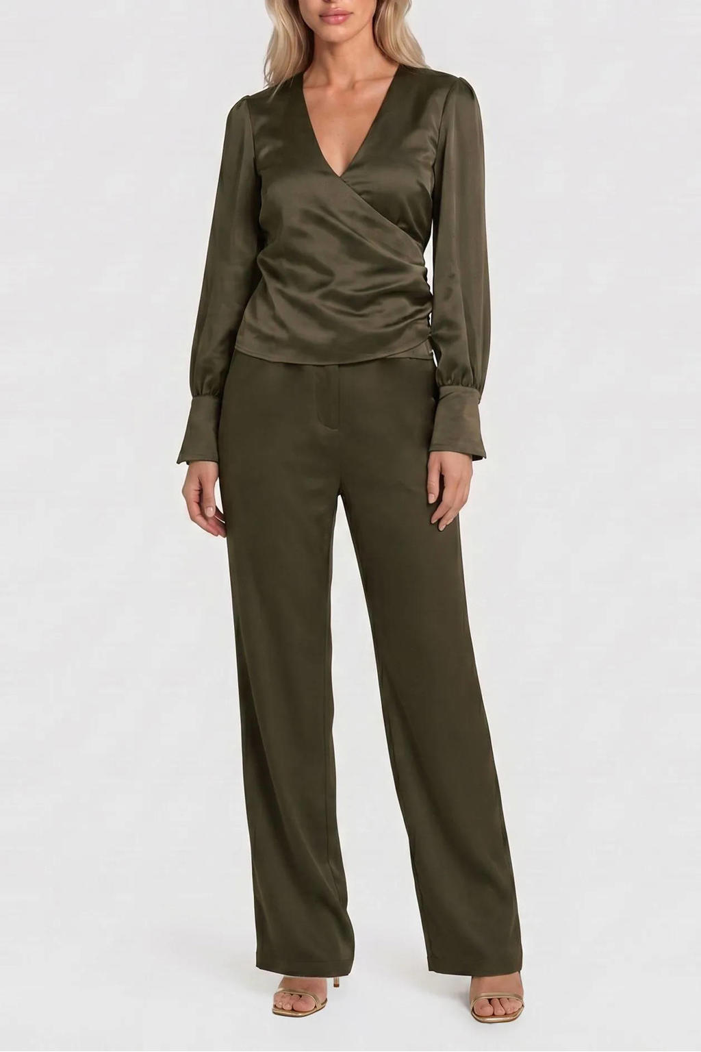 NIKKIE satijnen straight leg broek - groen