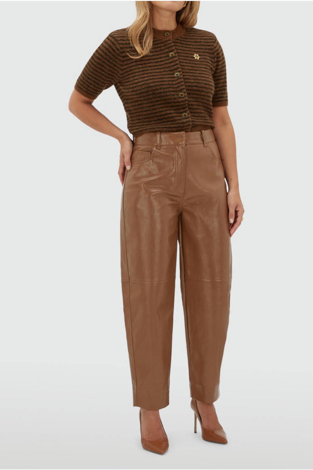 Cognackleurige dames JOSH V imitatieleren barrel broek met regular waist en rits- en haaksluiting