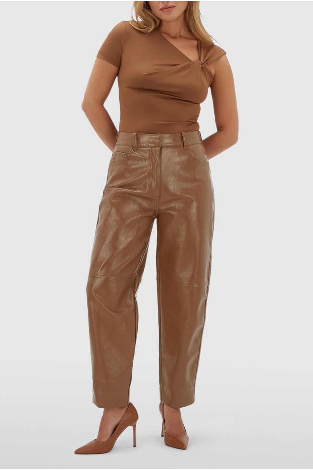 Cognackleurige dames JOSH V body top van polyamide met effen, korte mouwen en ronde hals