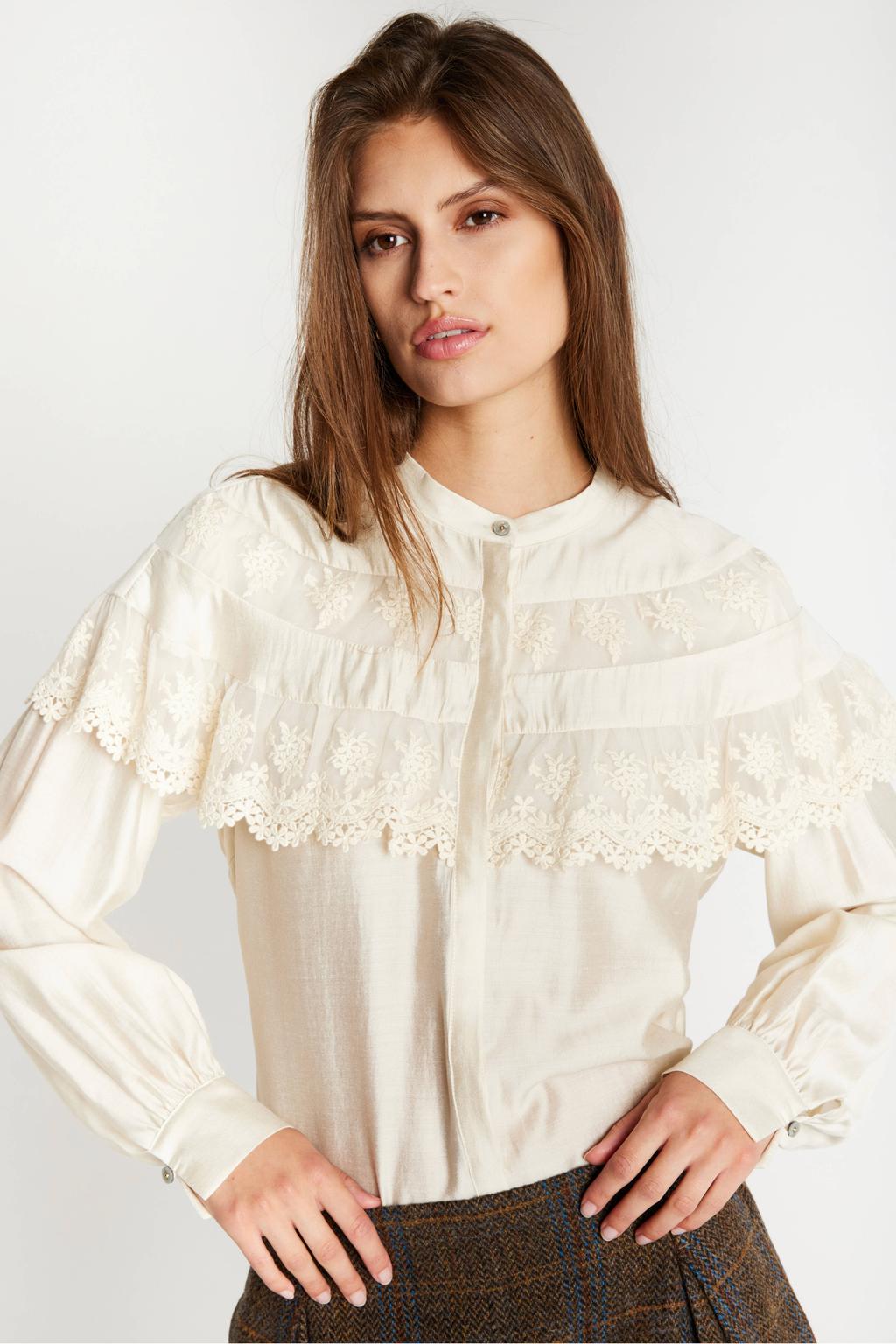 Ecru dames Bruuns Bazaar gehaakte blouse met effen, lange mouwen, klassieke kraag, knoopsluiting en crochet