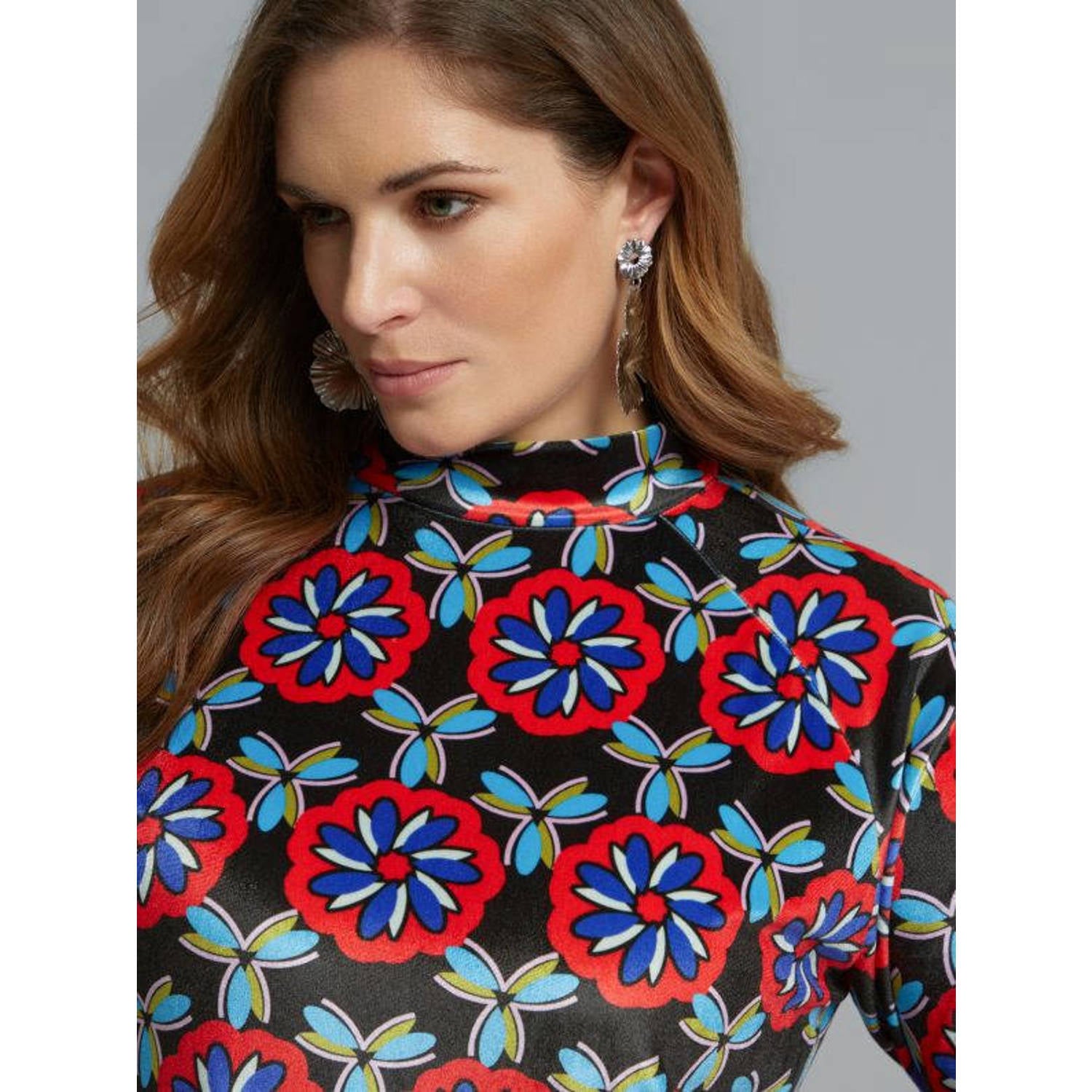 Mat Fashion Plus Size top met col en print rood blauw zwart