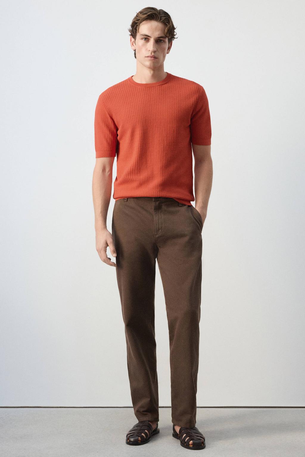 Koraalrode heren Mango Man regular fit gebreide T-shirt van katoen met effen, korte mouwen en ronde hals