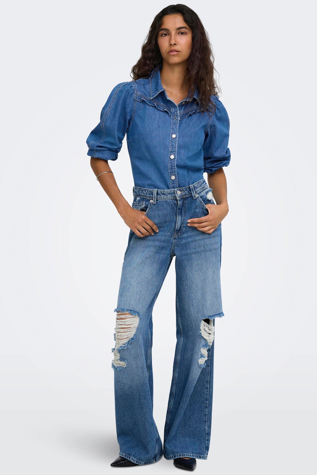 Medium blue denim dames ONLY blouse mediumblauw van katoen met effen, lange mouwen, klassieke kraag en knoopsluiting