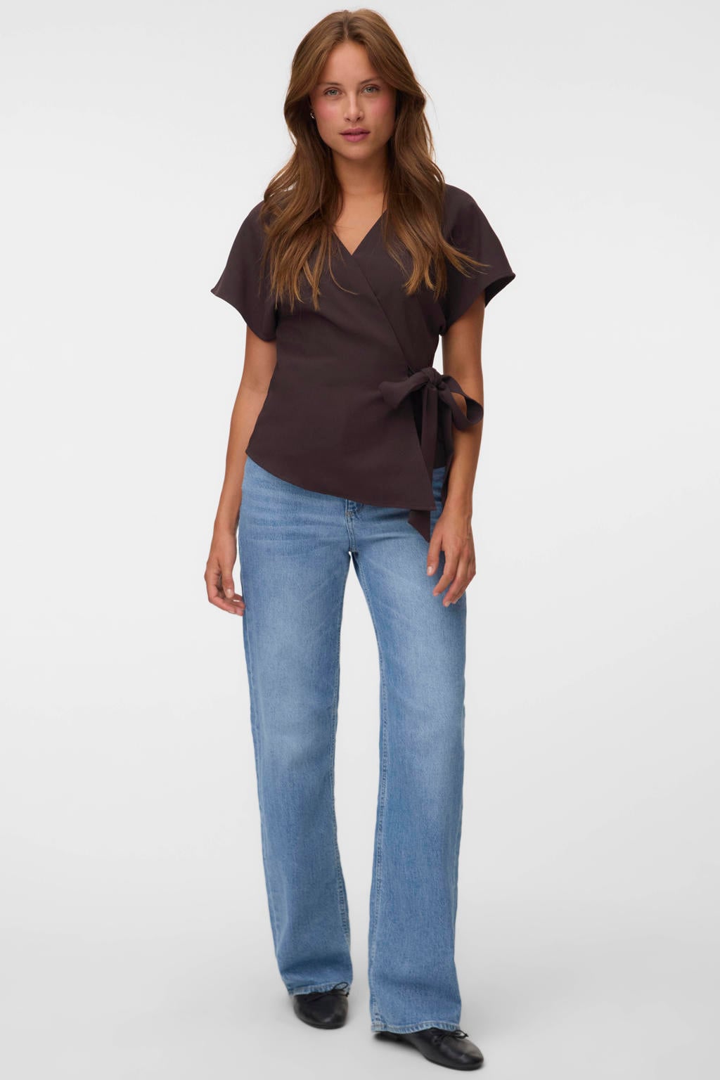 Bruine dames VERO MODA overslagtop van polyester met effen, korte mouwen, V-hals en geweven detail