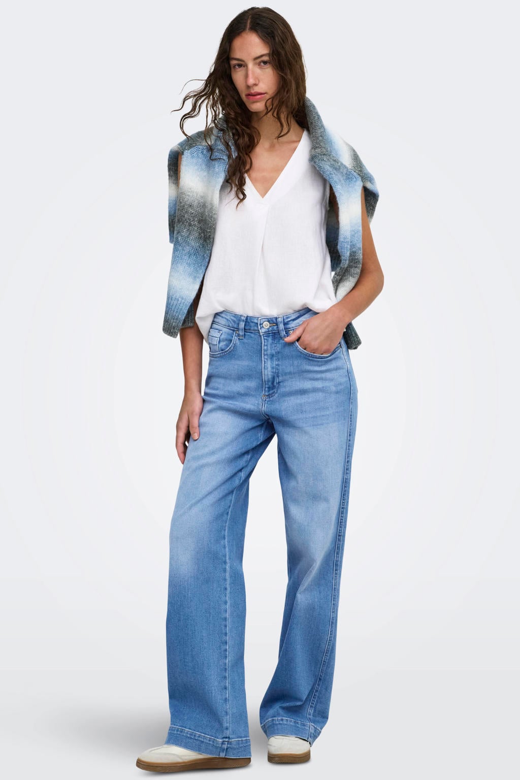 Light blue denim dames ONLY Onlally Hw Wide Leg Dnm Box jeans met high waist, rits- en knoopsluiting en effen