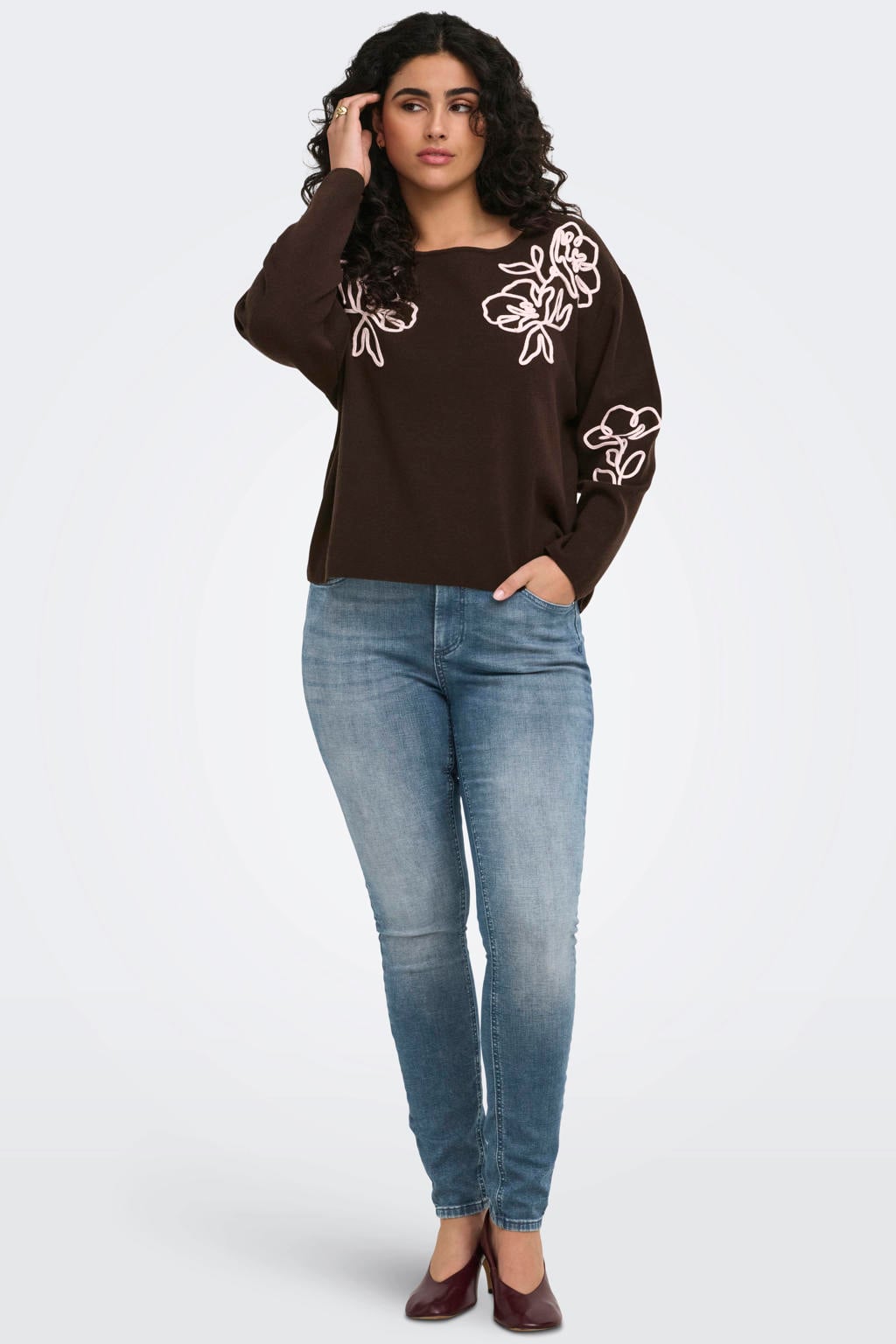 Zwart en ecru dames ONLY CARMAKOMA Carnila Ls Detail Boatneck Cc Knt trui Plus Size van modal met bloemenprint, lange mouwen en gebreide details