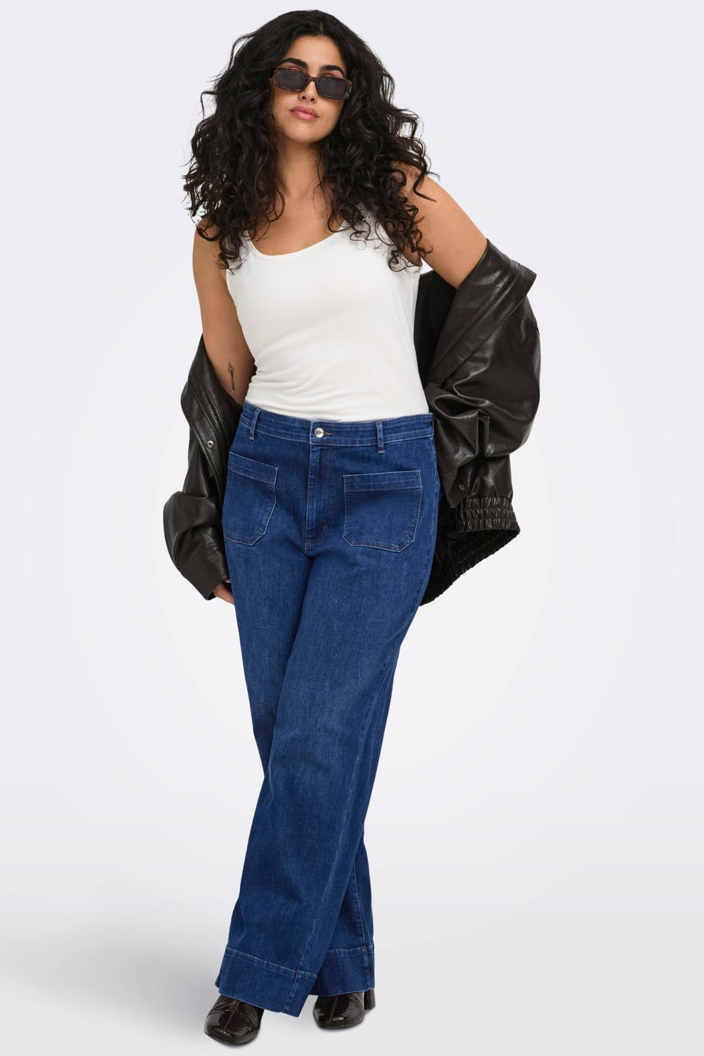 Medium blue denim dames ONLY CARMAKOMA Carmadison-Wauw Hw Pocket Wide Box Noos jeans Plus Size mediumblauw van denim met high waist en effen