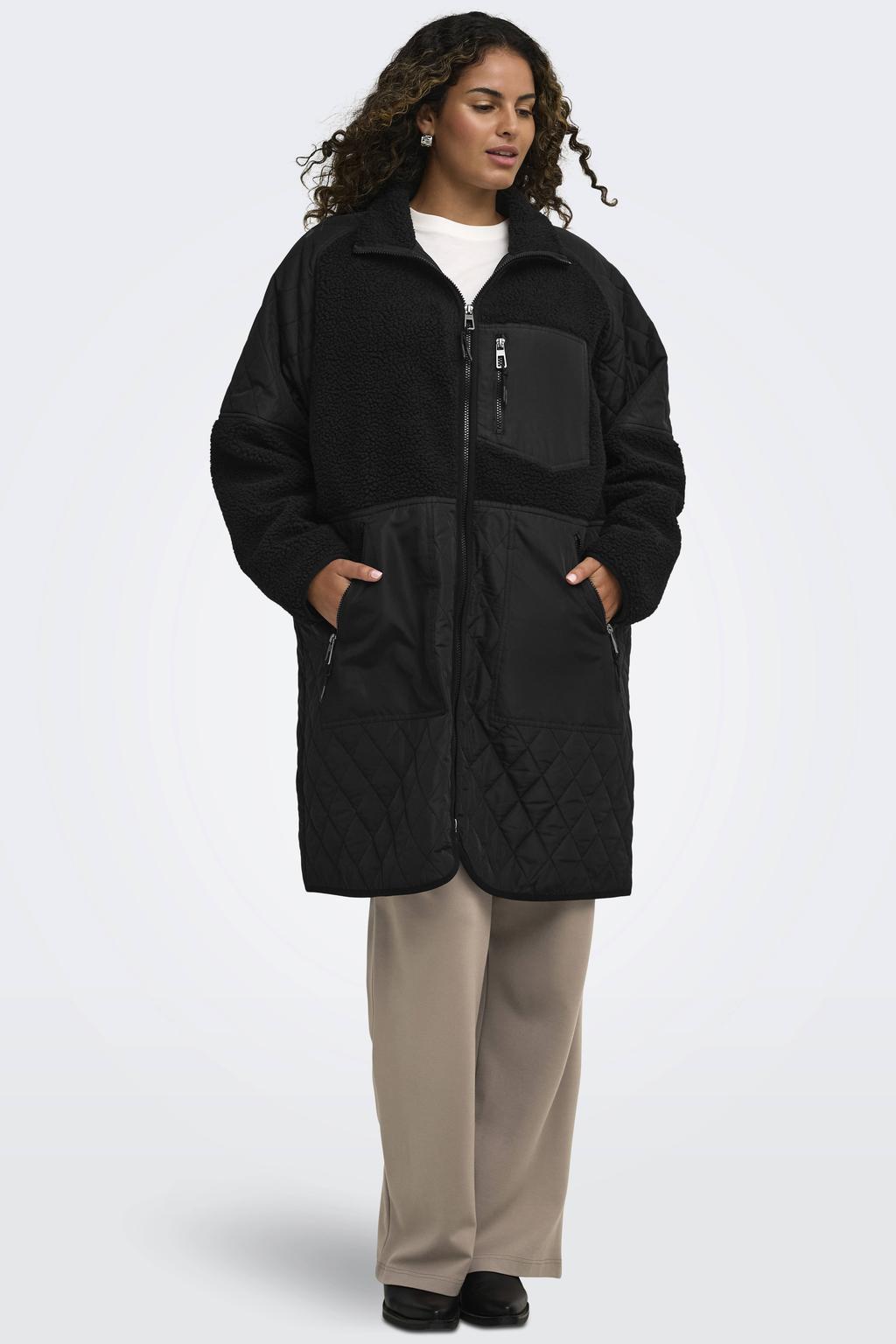 Zwarte dames ONLY CARMAKOMA quilted mantel Plus Size van polyester met effen, lange mouwen, col en ritssluiting