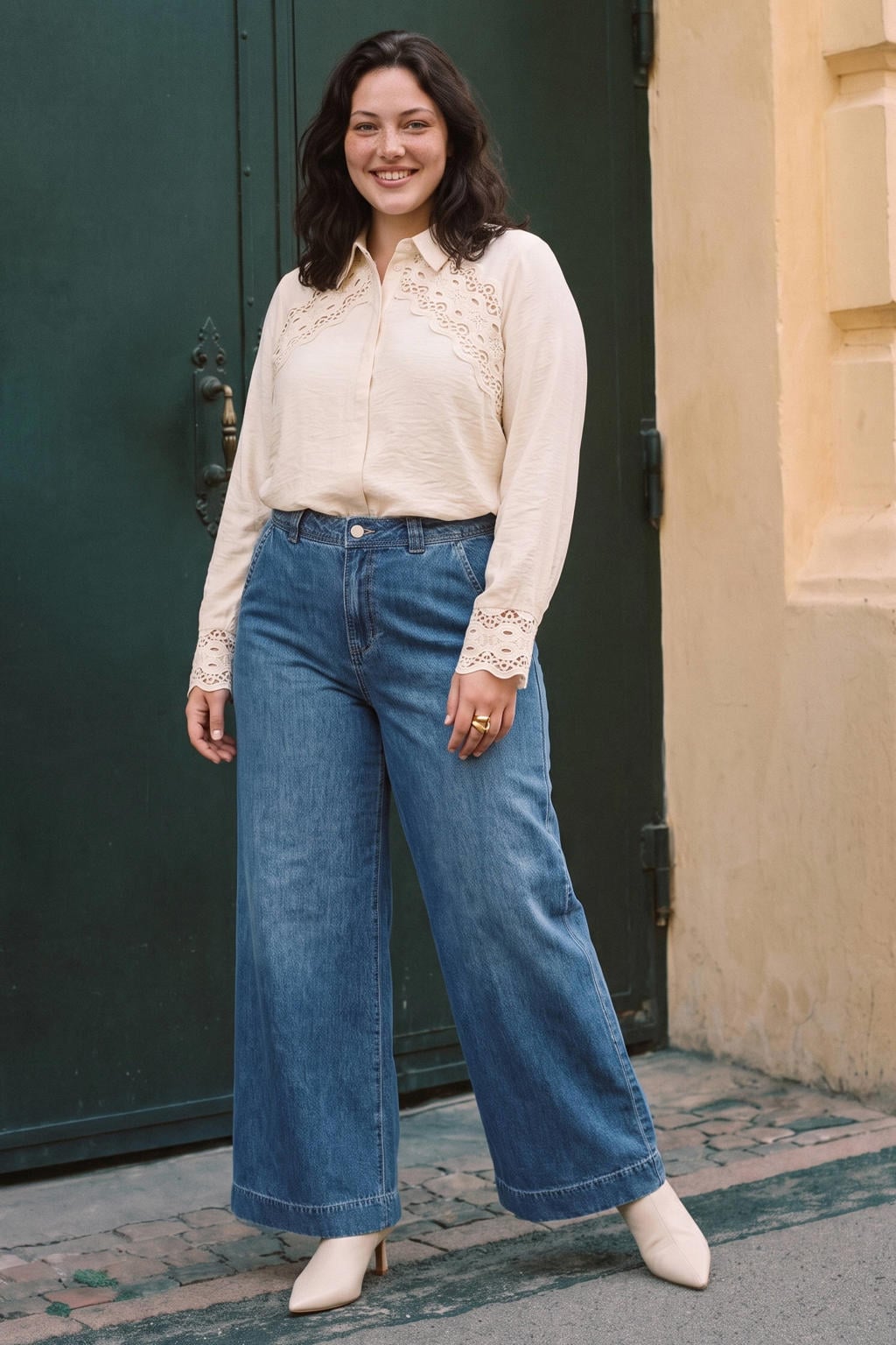 Ecru dames VERO MODA CURVE blouse Plus Size van viscose met effen, lange mouwen, klassieke kraag, knoopsluiting en geweven detail