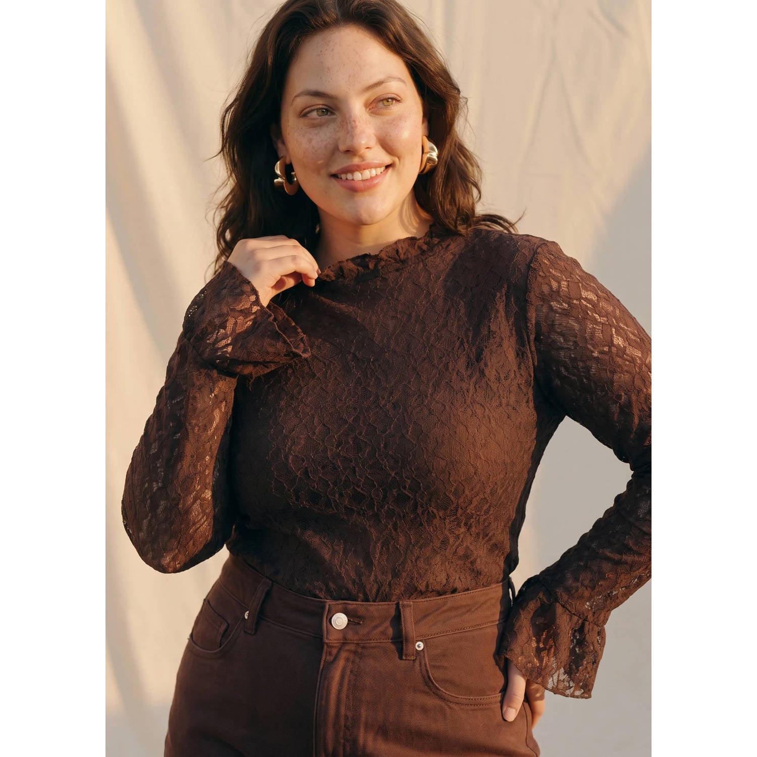 VERO MODA CURVE Plus Size aansluitende semi-transparante top donkerbruin