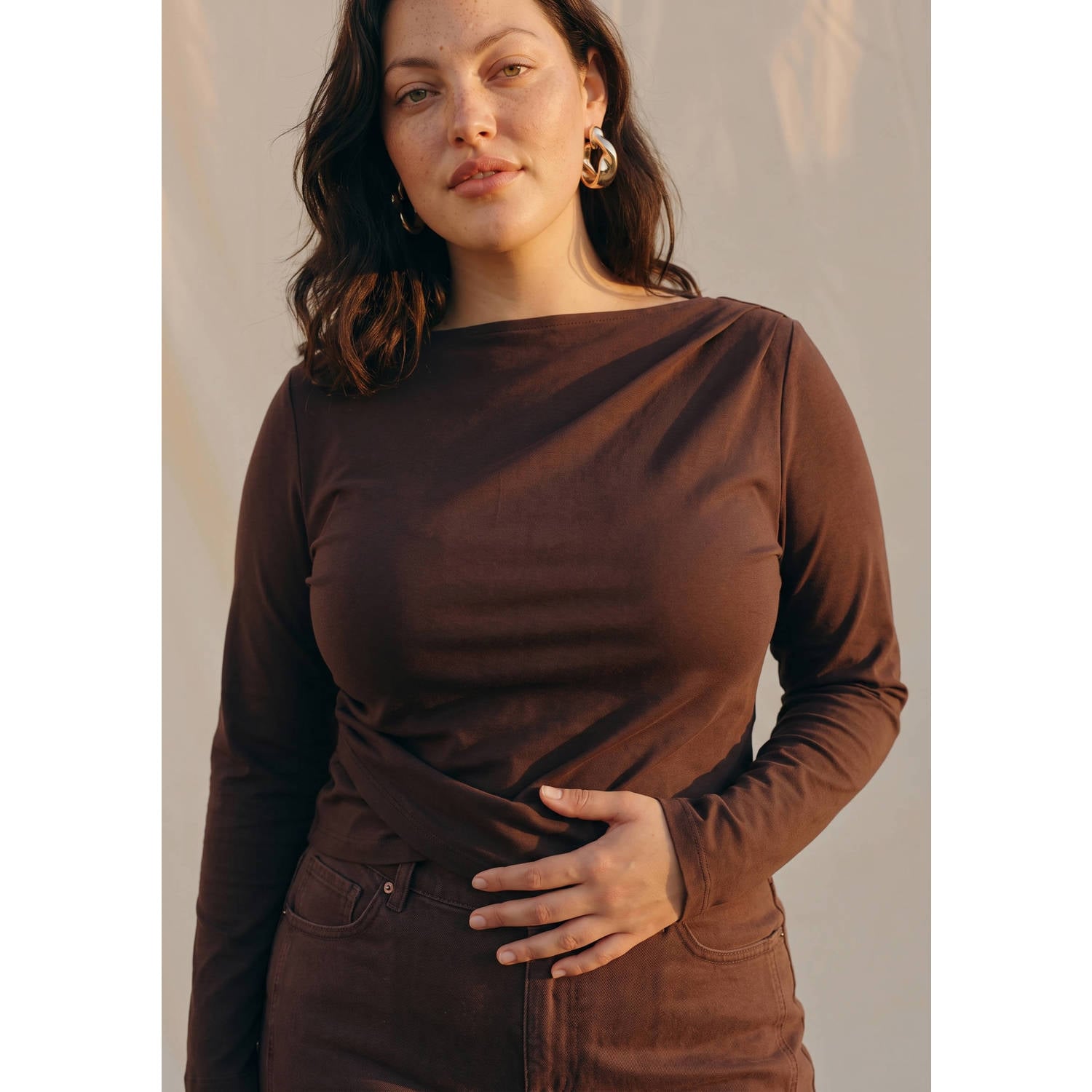 VERO MODA CURVE Plus Size top donkerbruin