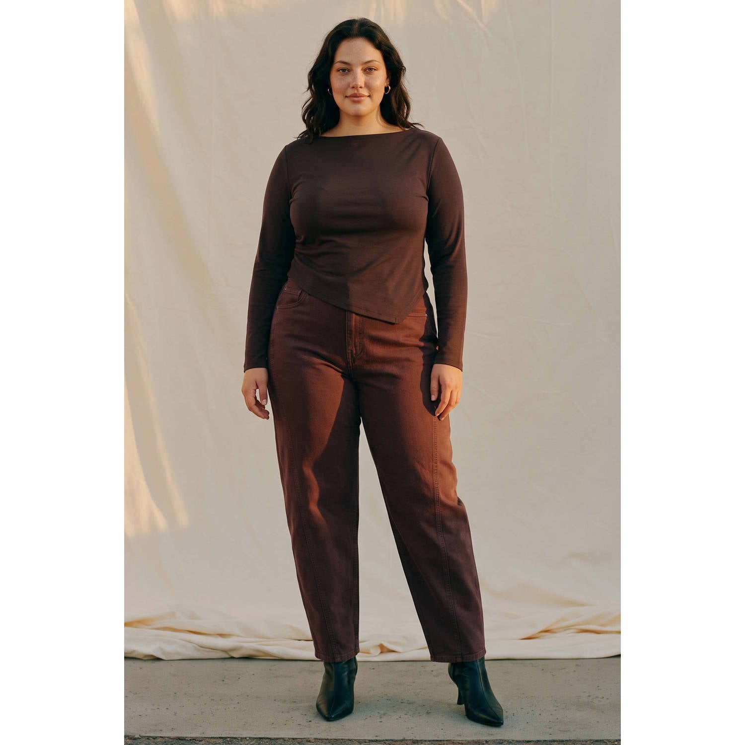 VERO MODA CURVE Plus Size top donkerbruin