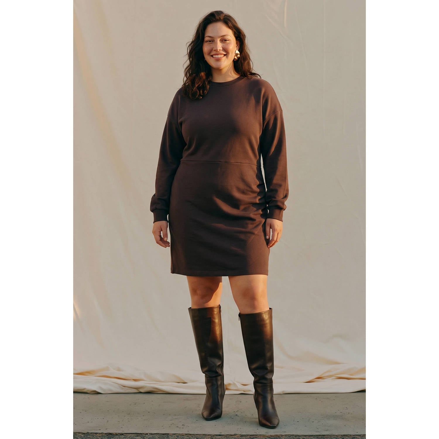 VERO MODA CURVE sweatjurk Plus Size donkerbruin