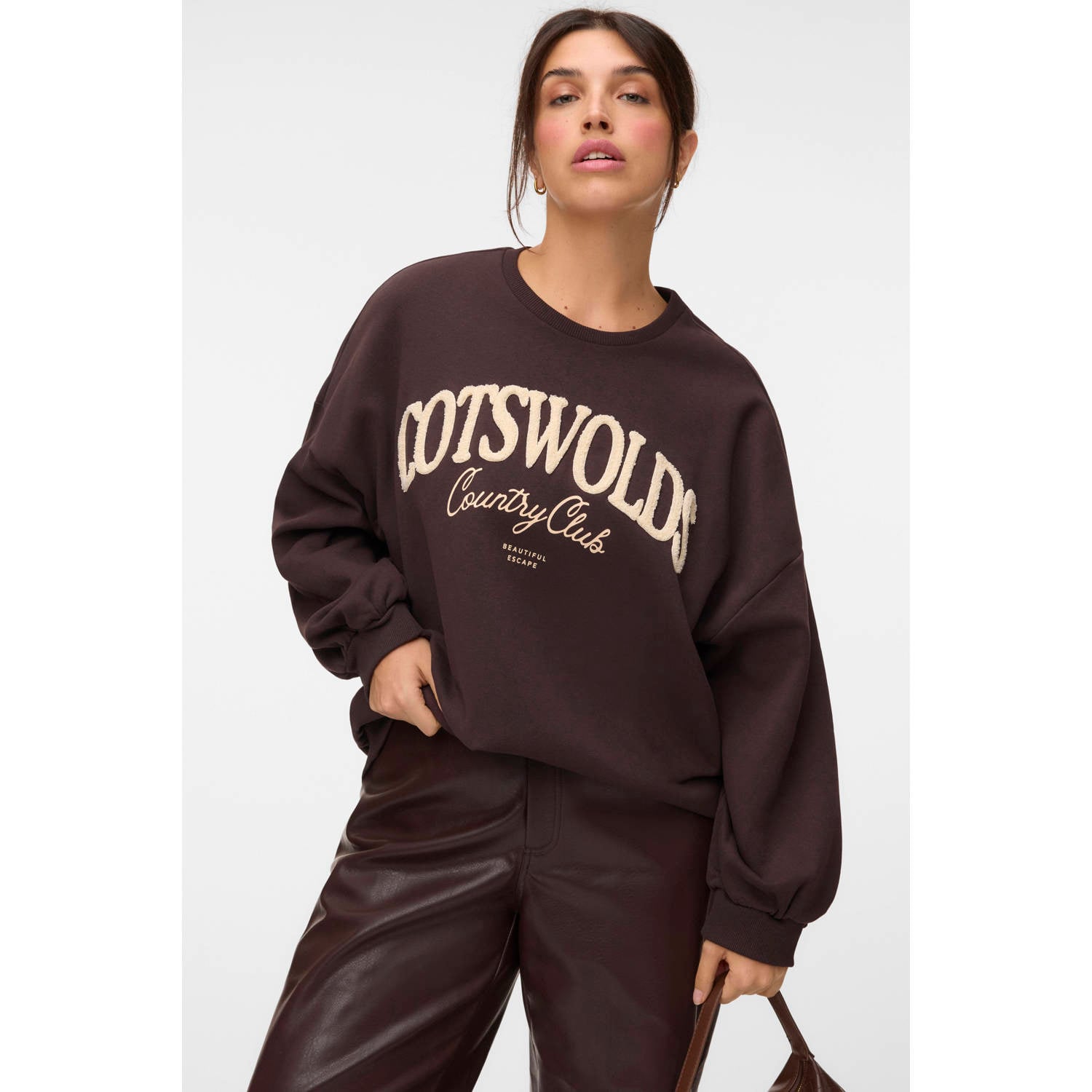 VERO MODA CURVE sweater Plus Size met tekst donkerbruin