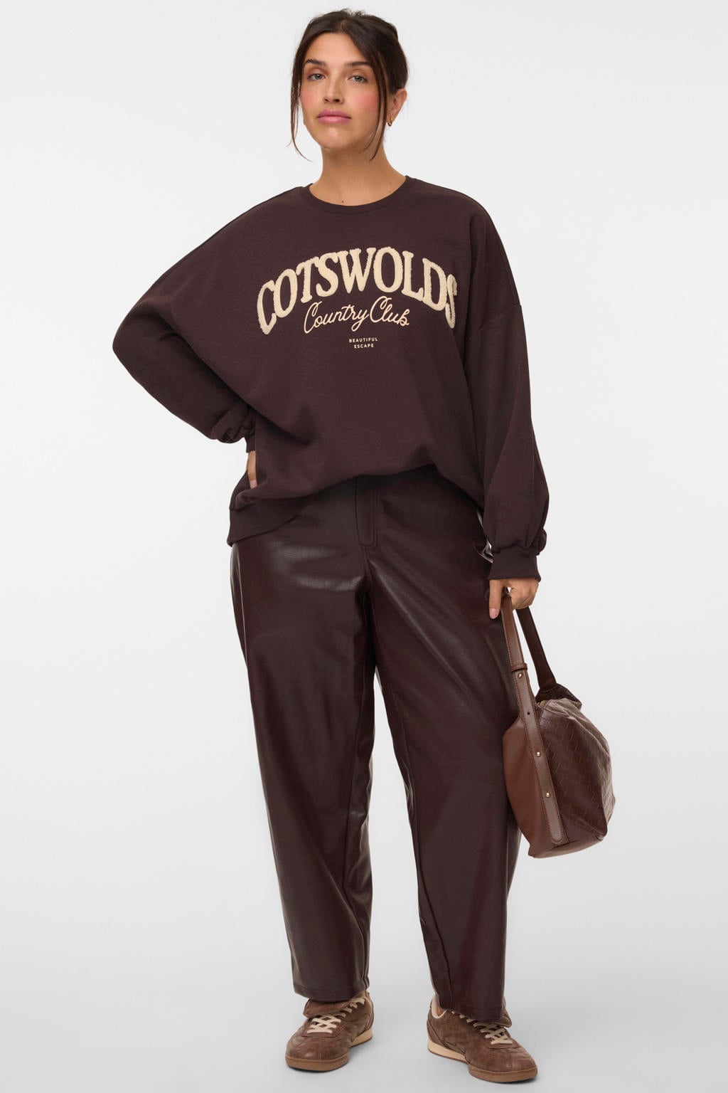 VERO MODA Curve x Wehkamp sweater Plus Size met tekst - donkerbruin