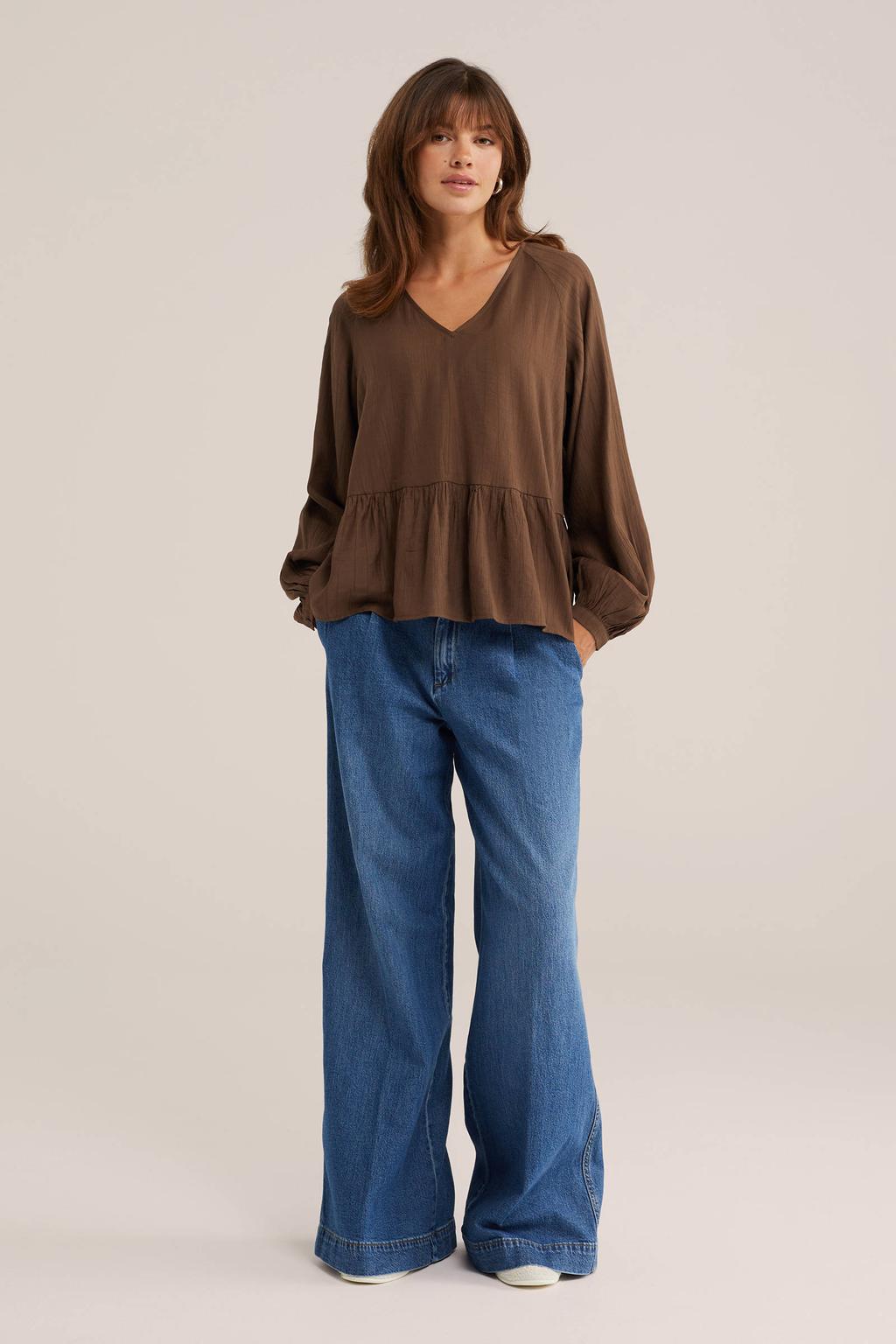 Bruine dames WE Fashion top van viscose met effen, lange mouwen, V-hals en peplum