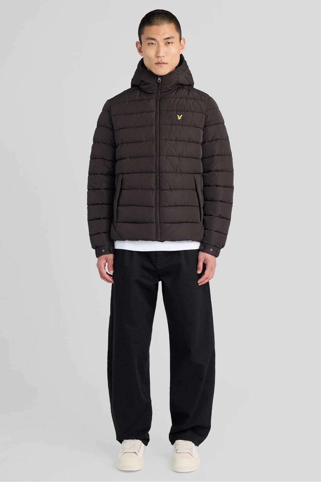 Zwarte heren Lyle & Scott gewatteerde jas van polyester met effen, lange mouwen, capuchon, ritssluiting en doorgestikte details