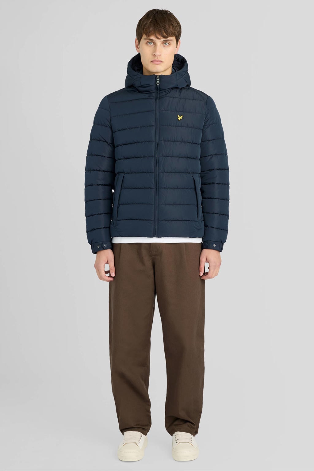 Donkerblauwe heren Lyle & Scott gewatteerde jas van polyester met effen, lange mouwen, capuchon, ritssluiting en doorgestikte details