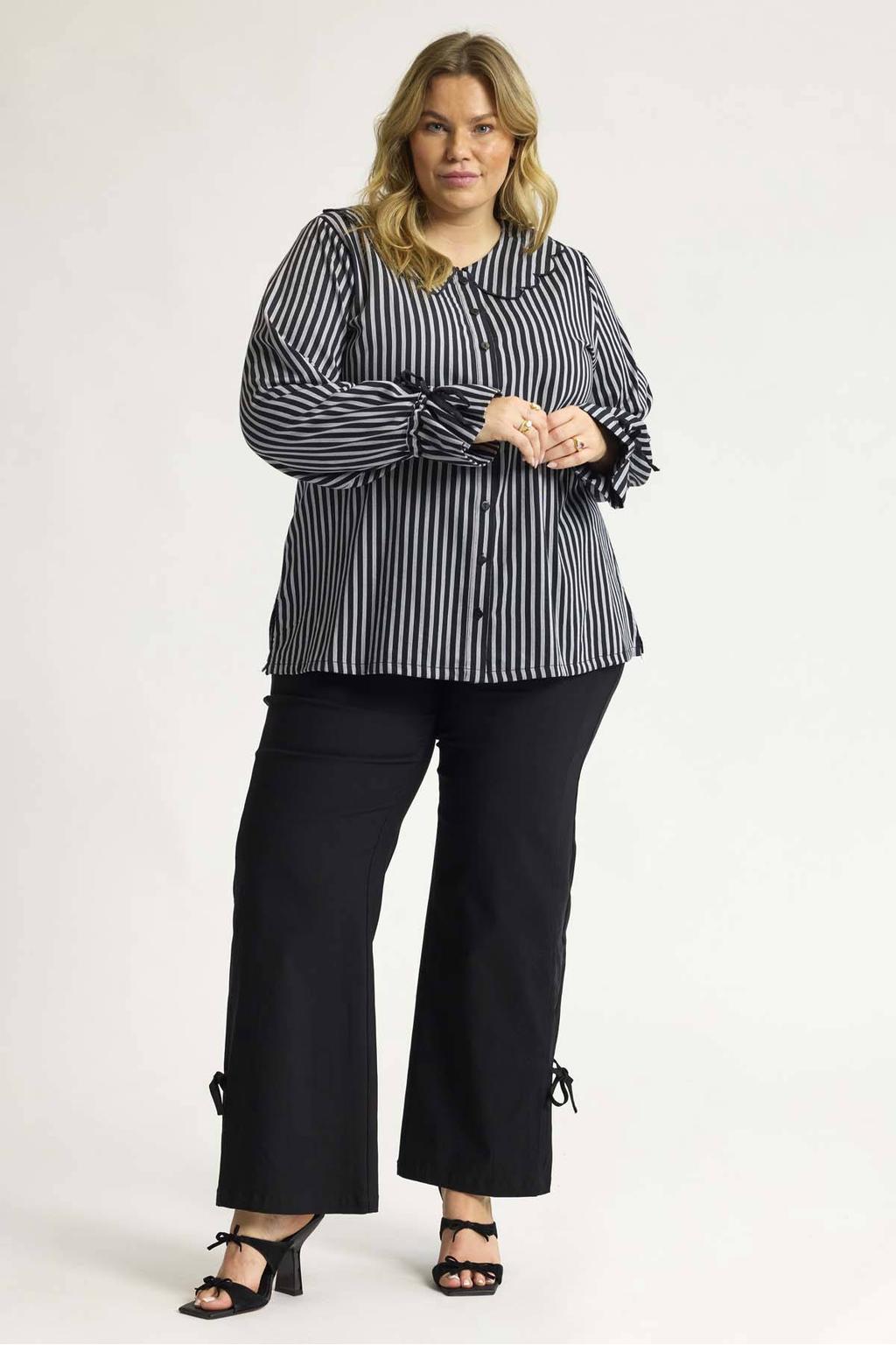 Zwarte dames Anyday gestreepte blouse Plus Size van katoen met lange mouwen, klassieke kraag en knoopsluiting