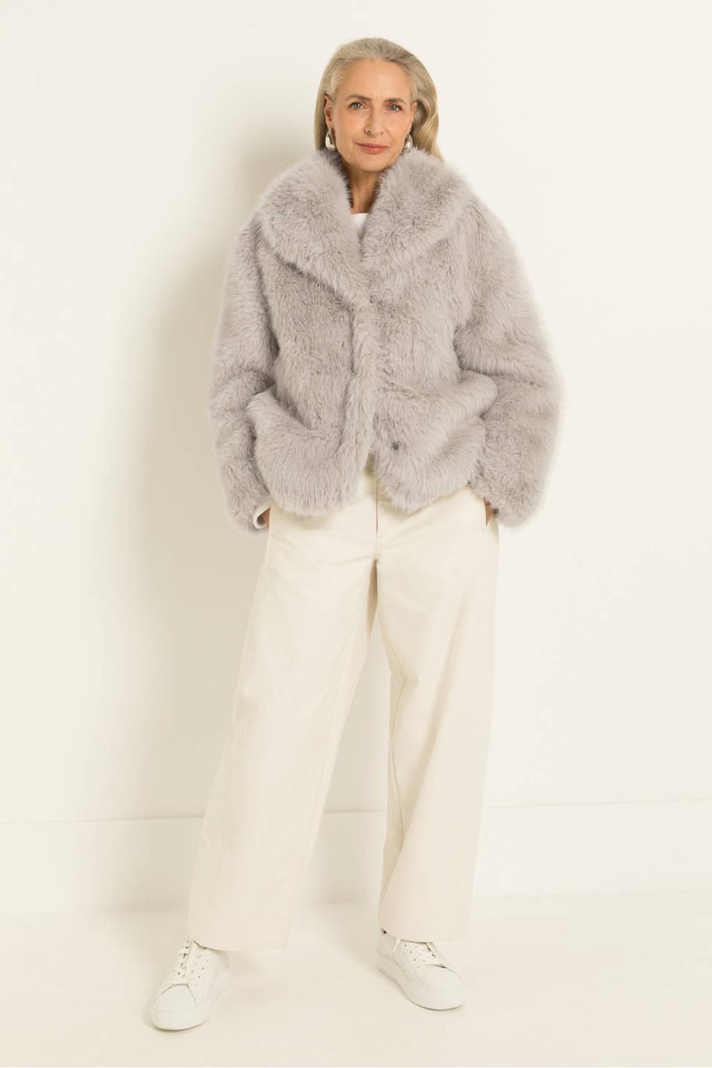 Taupe dames Maura by Claudia Strater winter faux fur jas met effen, lange mouwen en opstaande kraag
