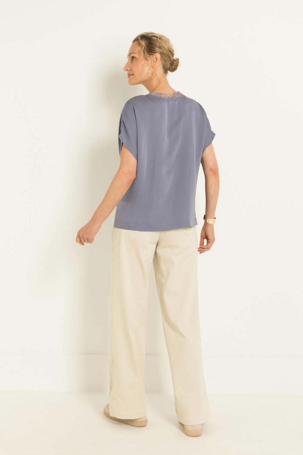 Grijsblauwe dames Claudia Sträter top blauw van viscose met effen, korte mouwen, V-hals en kant
