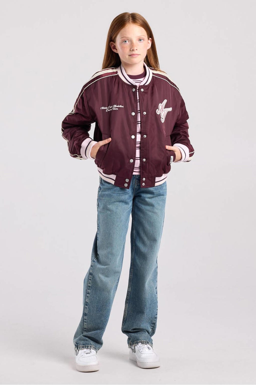 America Today baseball jacket met patches en backprint - donkerrood