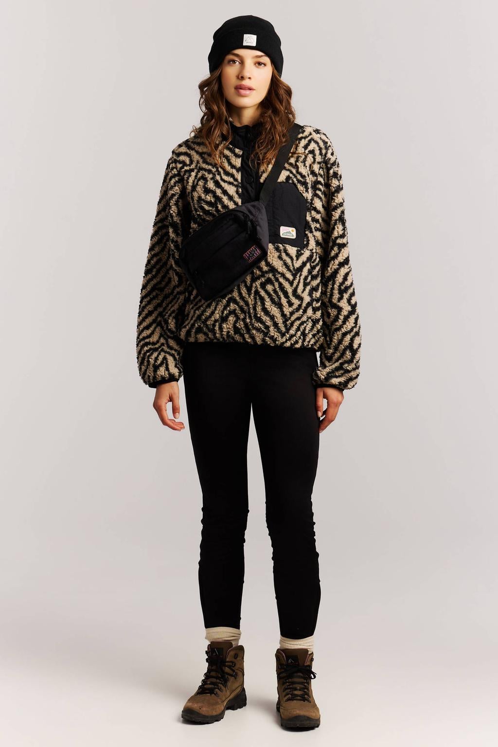 Protest PRTJosey rechtvallende teddy fleecetrui met dierenprint - beige/zwart