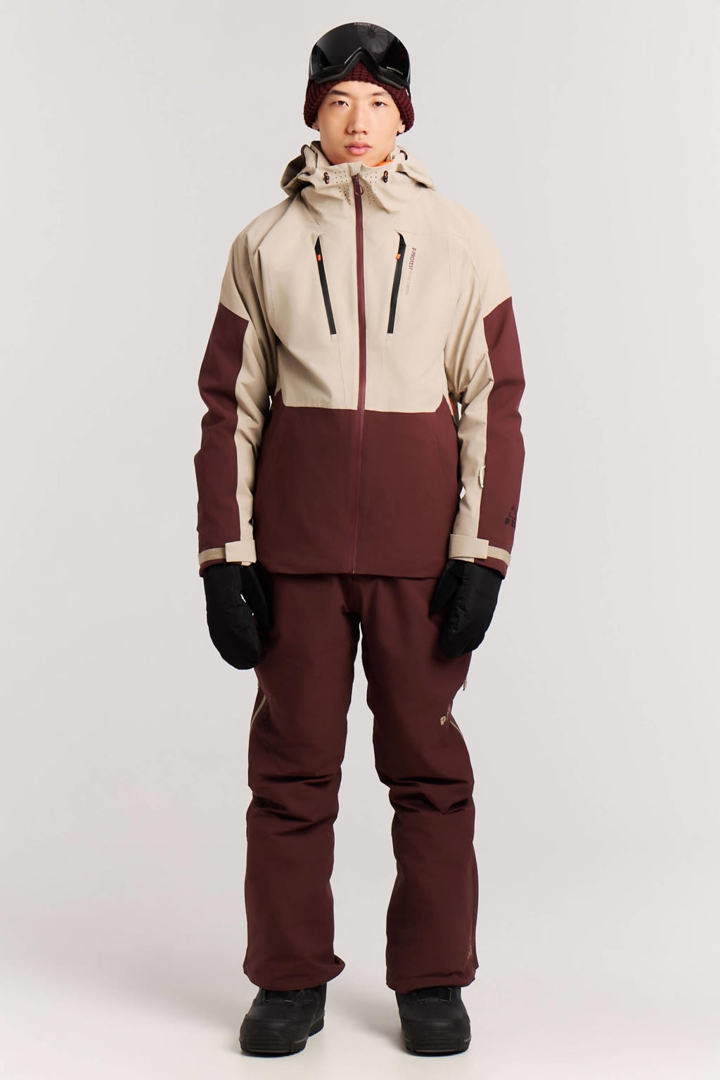 Donkerrood en zandkleurige heren Protest ski-jas van polyester met meerkleurige print, capuchon en ritssluiting