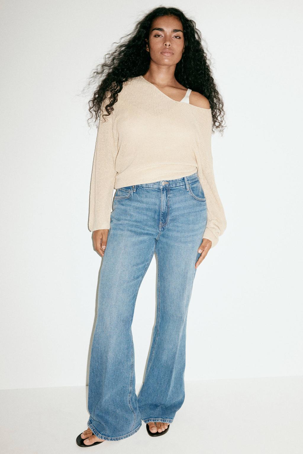 Medium blue denim dames Mango flared jeans mediumblauw van denim met regular waist, rits- en knoopsluiting en effen