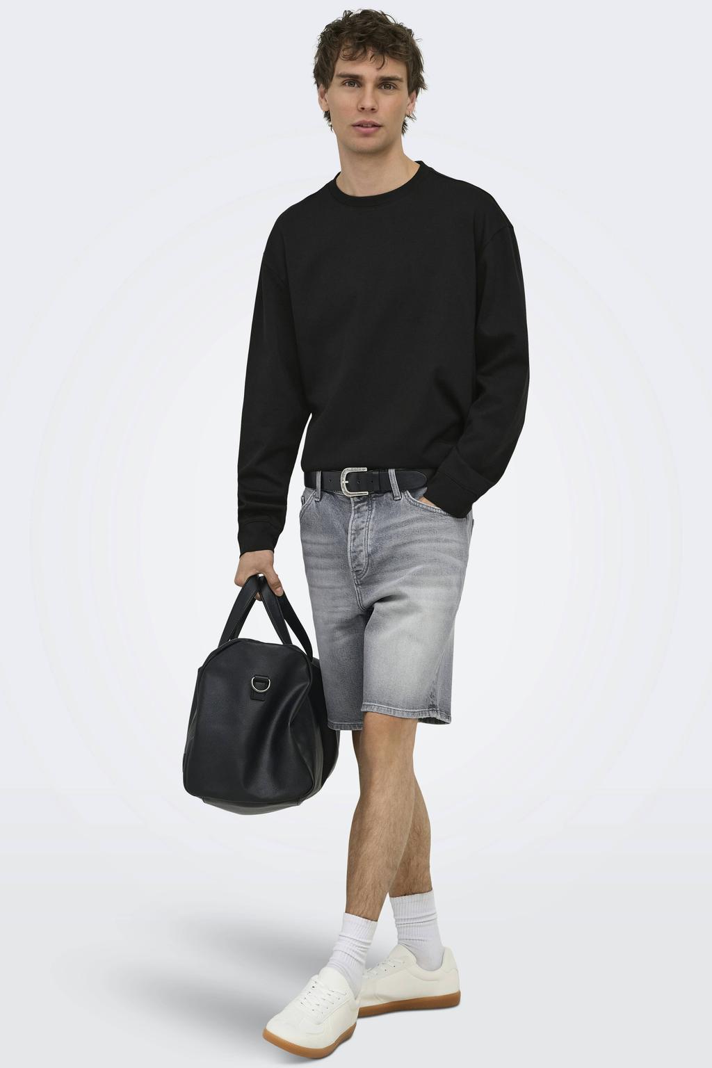 Zwarte heren ONLY & SONS relaxed fit longsleeve van katoen met effen, lange mouwen en ronde hals