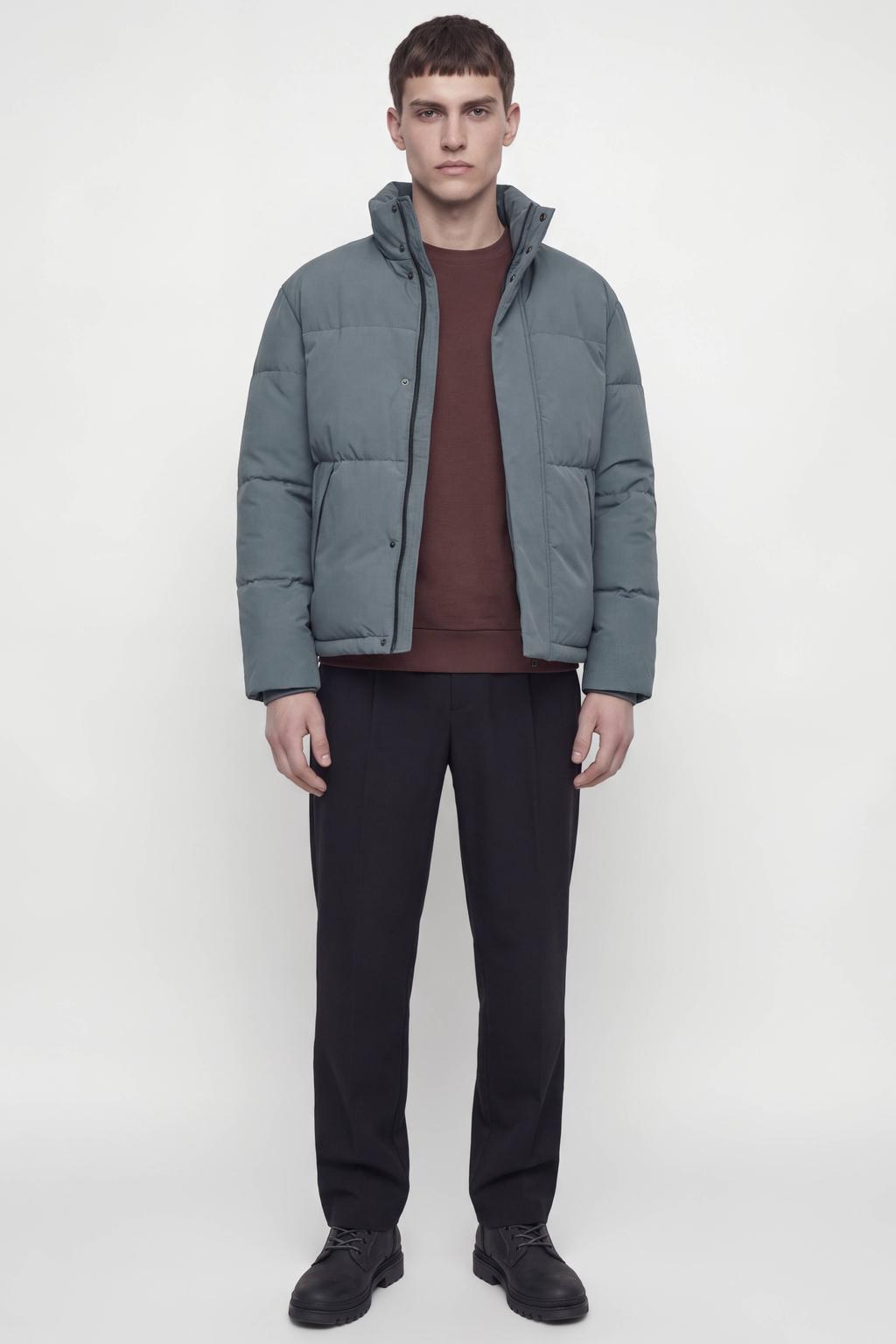 Grijsblauwe heren JACK & JONES ESSENTIALS gewatteerde winterjas blauw van polyester met effen, lange mouwen, opstaande kraag en rits- en drukknoopsluiting