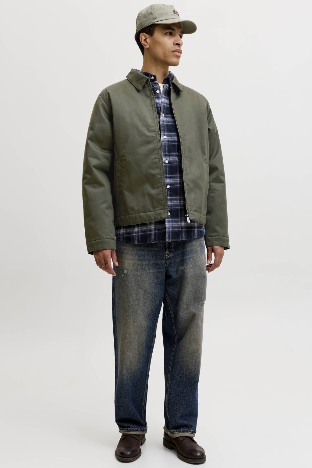 Donkergroene heren JACK & JONES ESSENTIALS tussenjas van polyester met effen, lange mouwen, klassieke kraag, ritssluiting en geweven detail