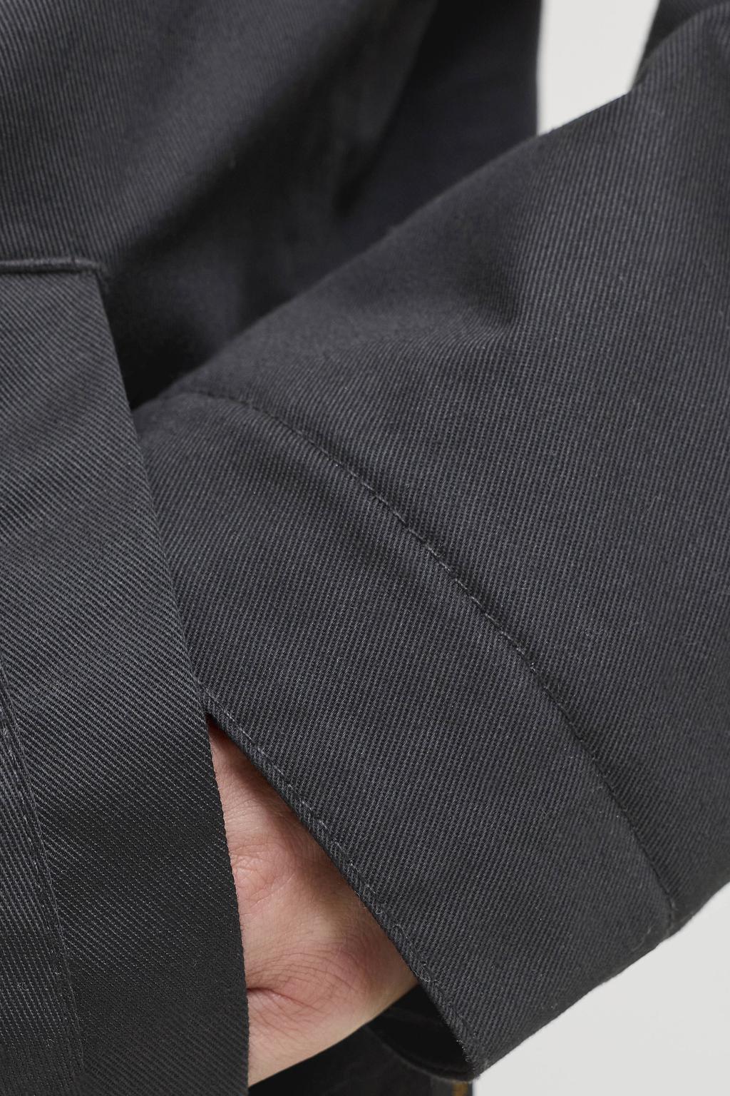 Zwarte heren JACK & JONES ESSENTIALS tussenjas van polyester met effen, lange mouwen, klassieke kraag, ritssluiting en geweven detail