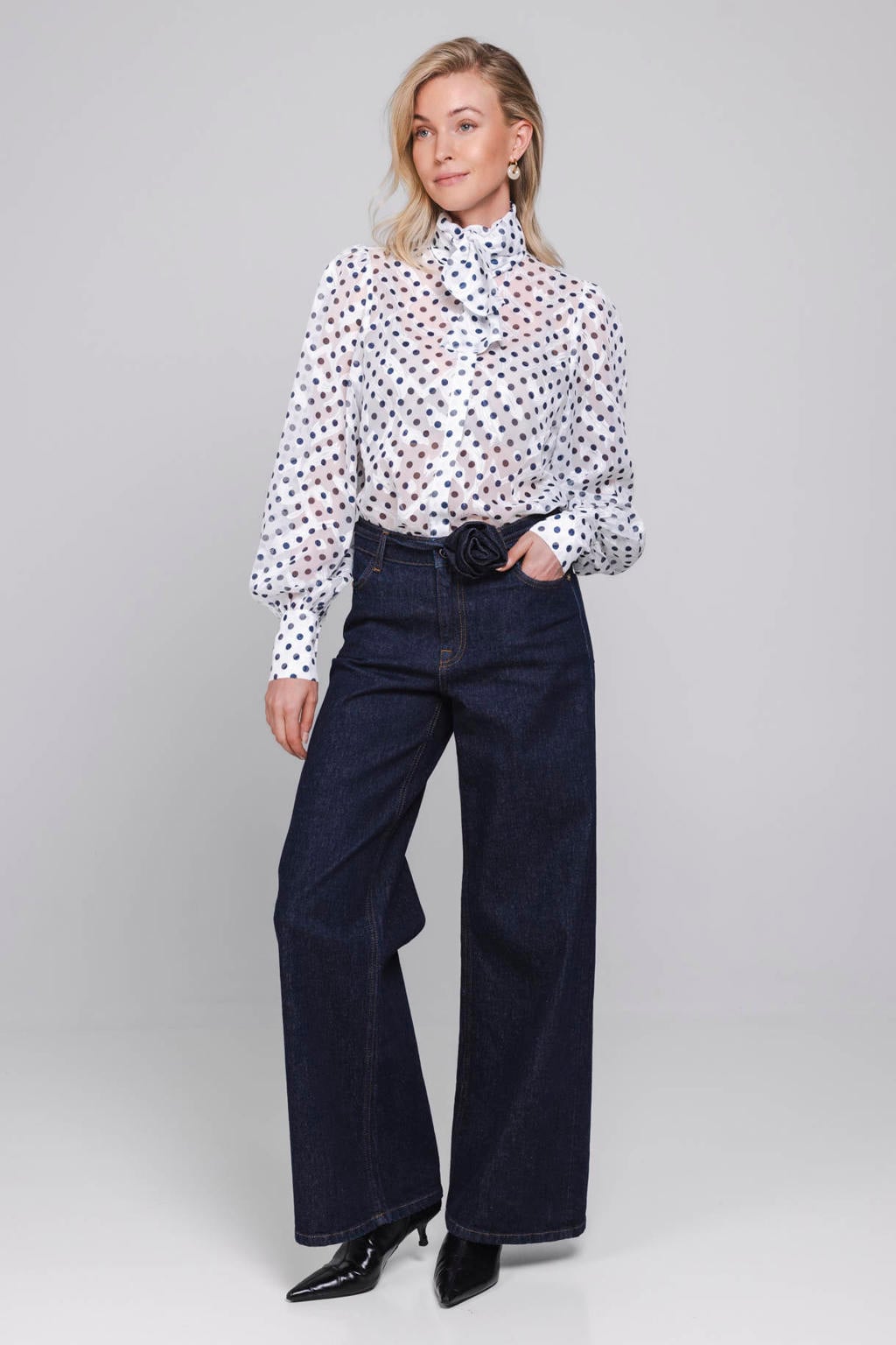 Witte dames Accentil van polyester met meerkleurige print, lange mouwen, strikkraag en semi-transparante details