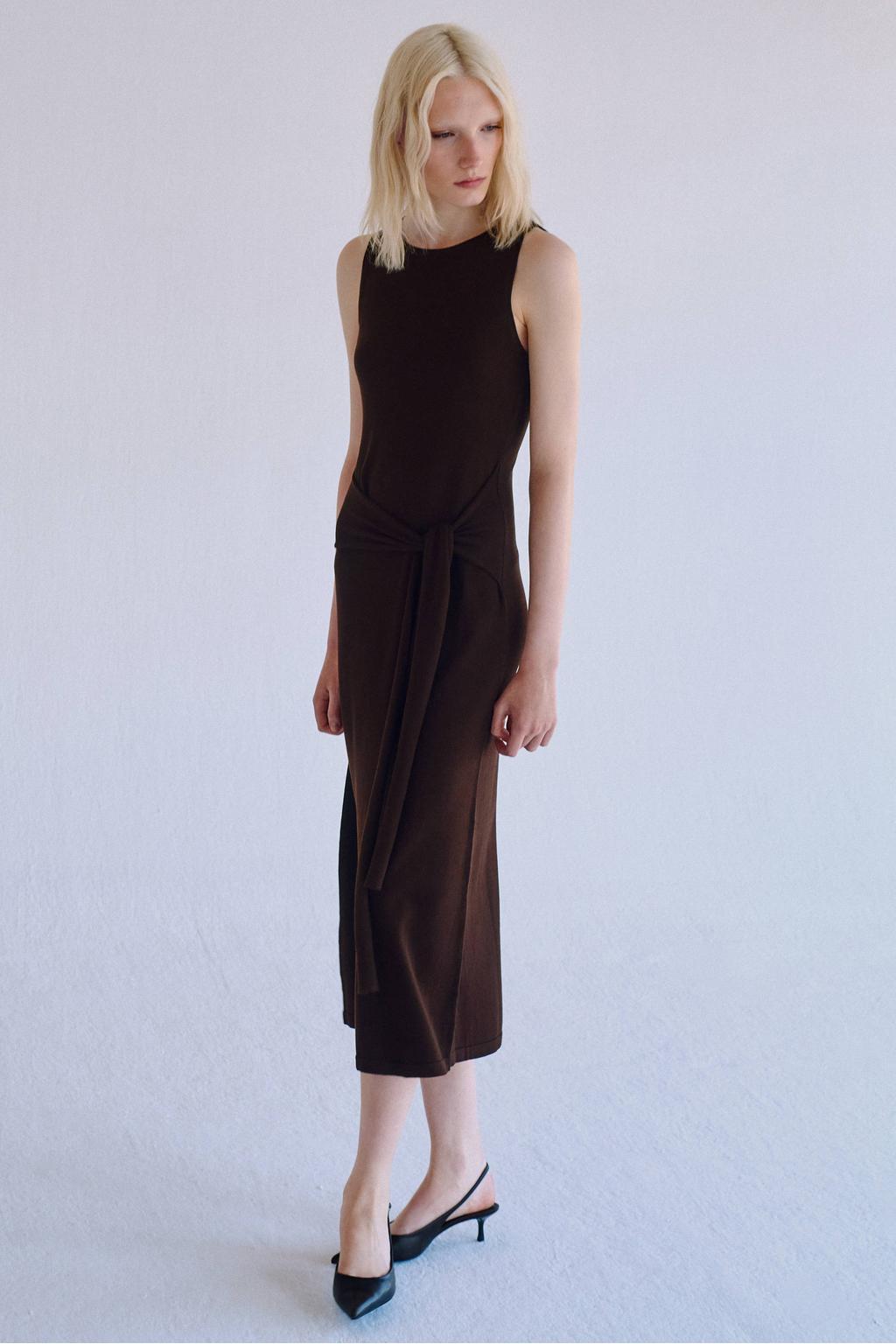 Bruine dames Mango midi jurk van viscose met effen, ronde hals en knoopdetail