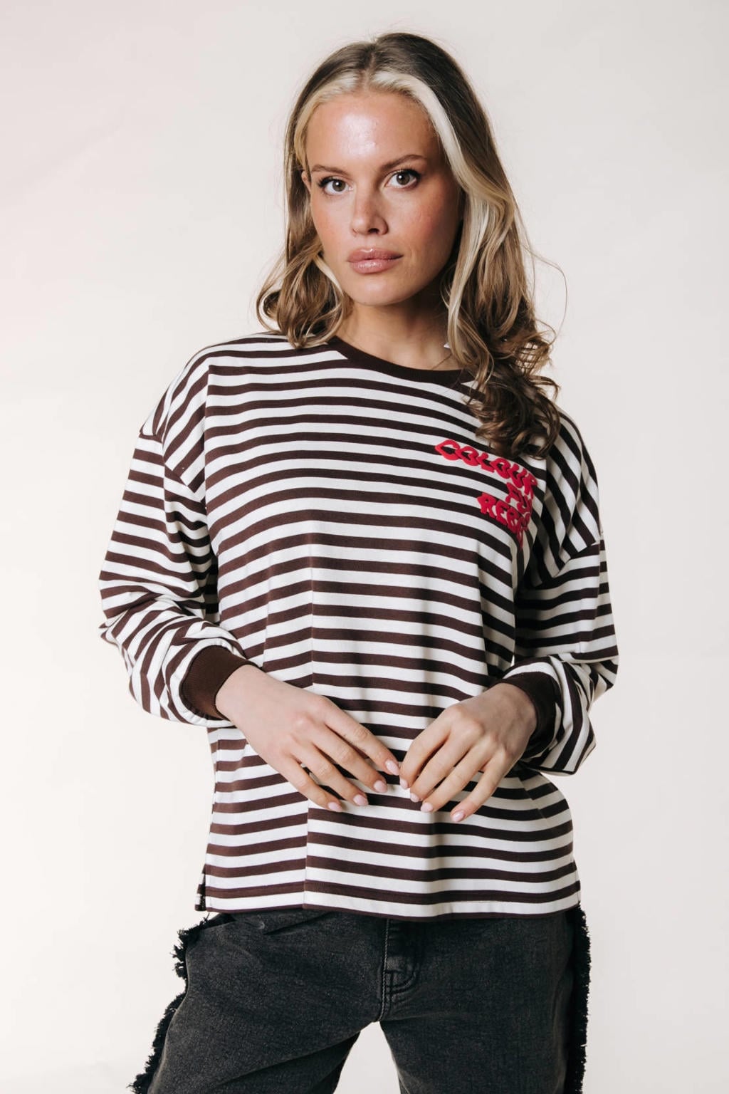 Colourful Rebel rechtvallende gestreepte top met logo - bruin