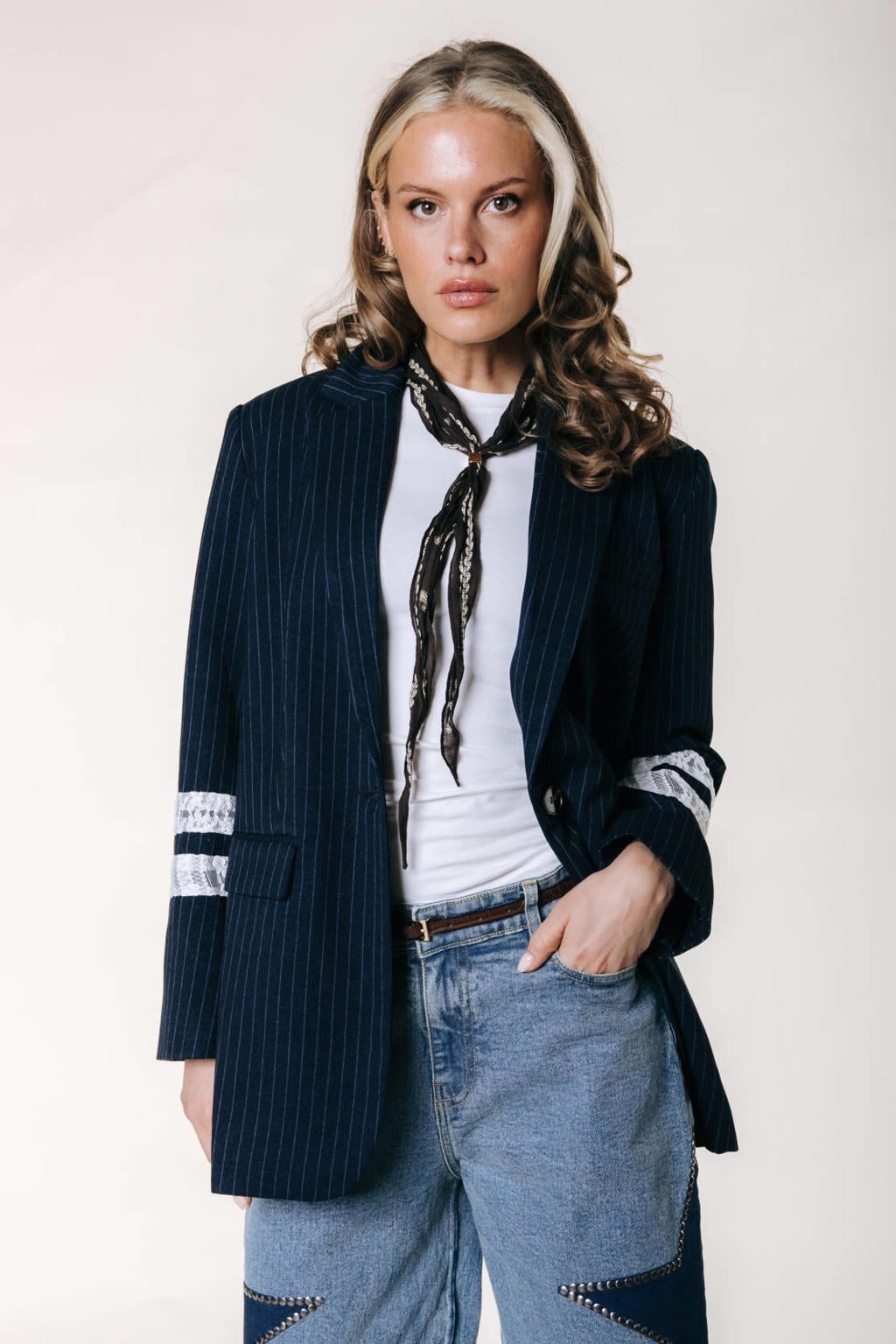 Donkerblauwe dames Colourful Rebel regular fit blazer van polyester met lange mouwen, overslagkraag en kant