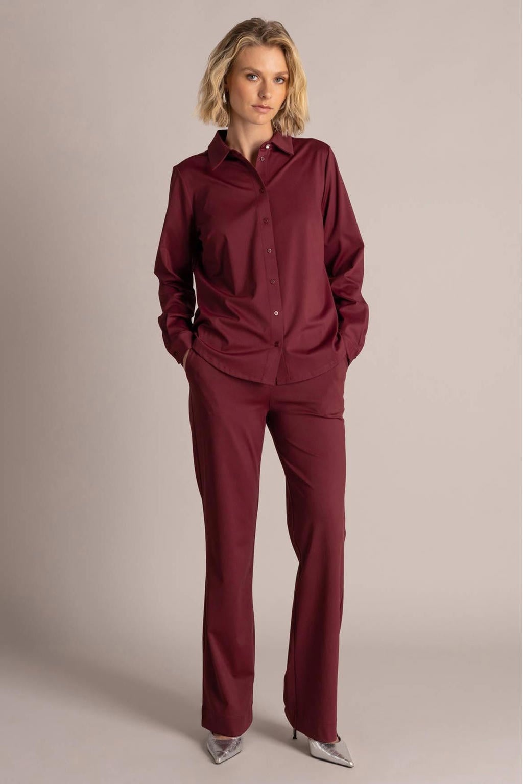 Donkerrode dames Yest blouse van polyamide met effen, lange mouwen, klassieke kraag en knoopsluiting