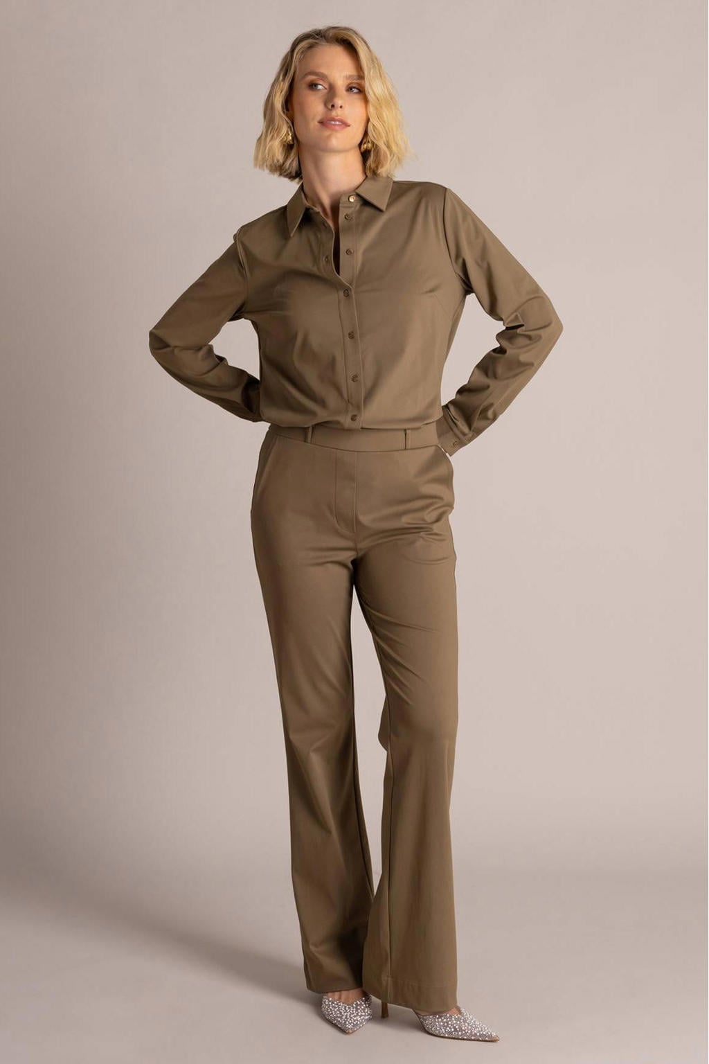 Olijfgroene dames Yest blouse van polyamide met effen, lange mouwen, klassieke kraag en knoopsluiting