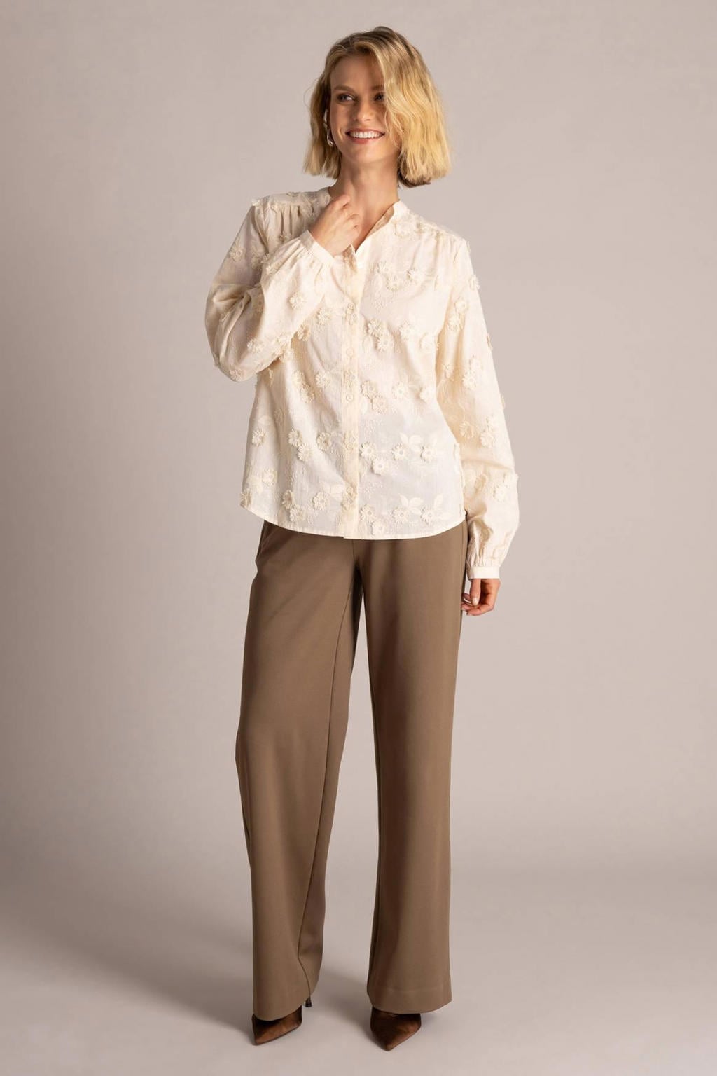 Beige dames Yest gebloemde blouse van katoen met lange mouwen, opstaande kraag, knoopsluiting en borduursels