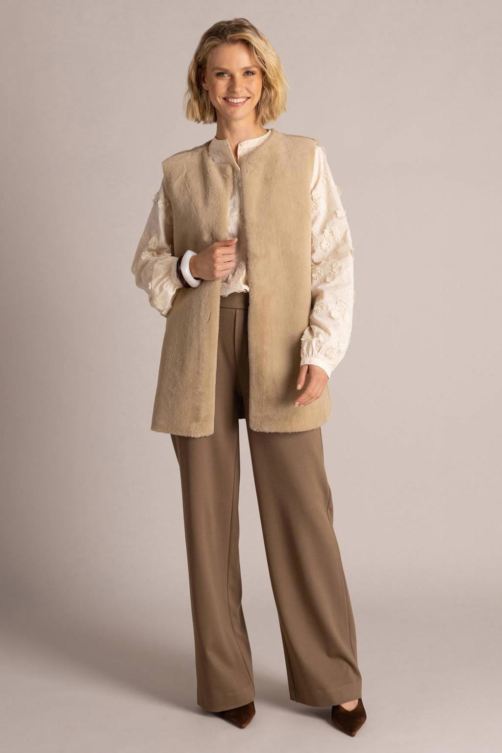 Beige dames Yest gilet met effen, ronde hals en haaksluiting