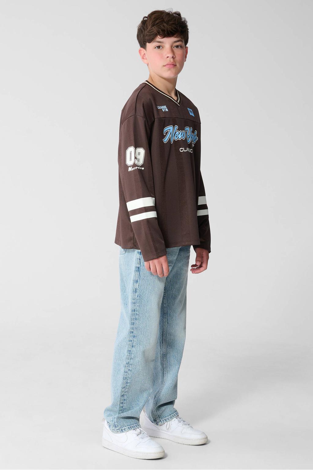 Bruine jongens Shoeby longsleeve van polyester met printopdruk, lange mouwen en V-hals